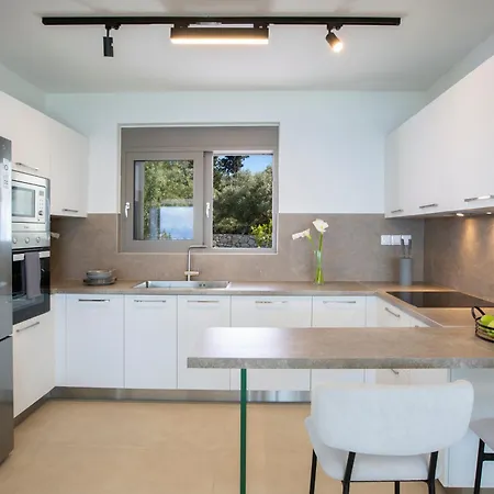 Ilania Luxury Villa *