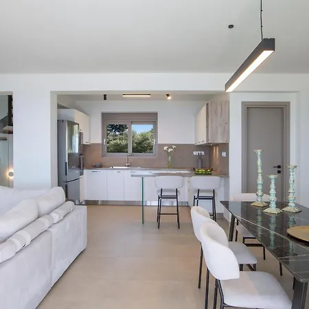 Ilania Luxury Villa Tsoukaládhes