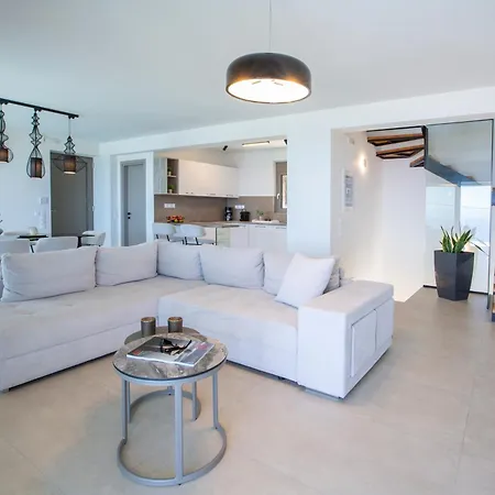 Ilania Luxury Villa Tsoukaládhes